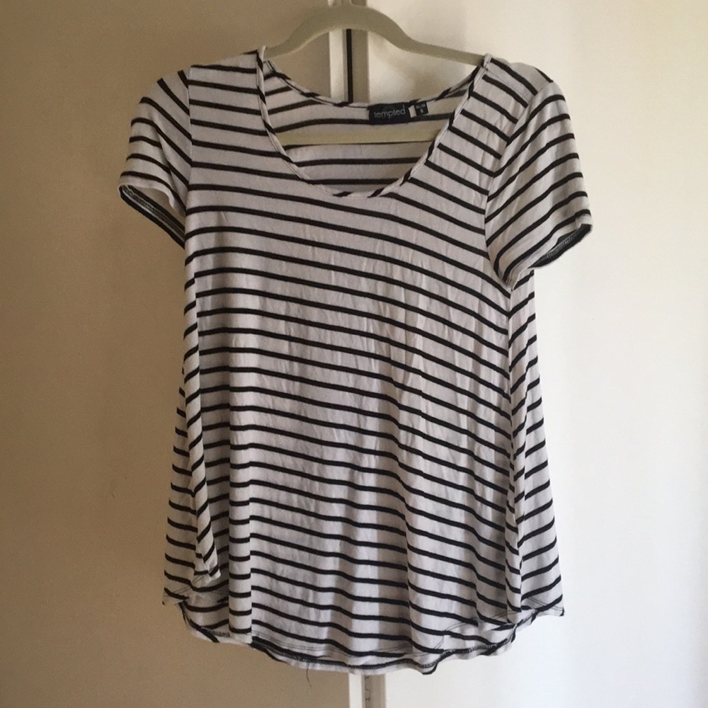 Flowy black and white striped tee